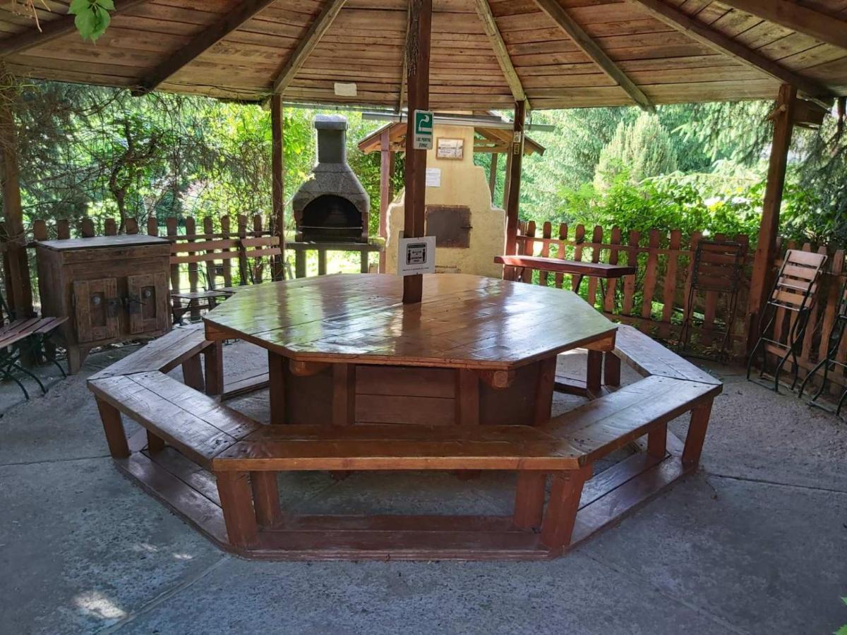 Bungalow Camping Edelweiss - Floare De Colt - Gyopar 里梅泰亚 外观 照片